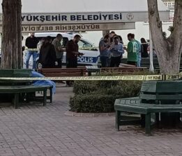 Adana’da mezarlıkta katliam: 3 kadın silahlı saldırıda öldürüldü!