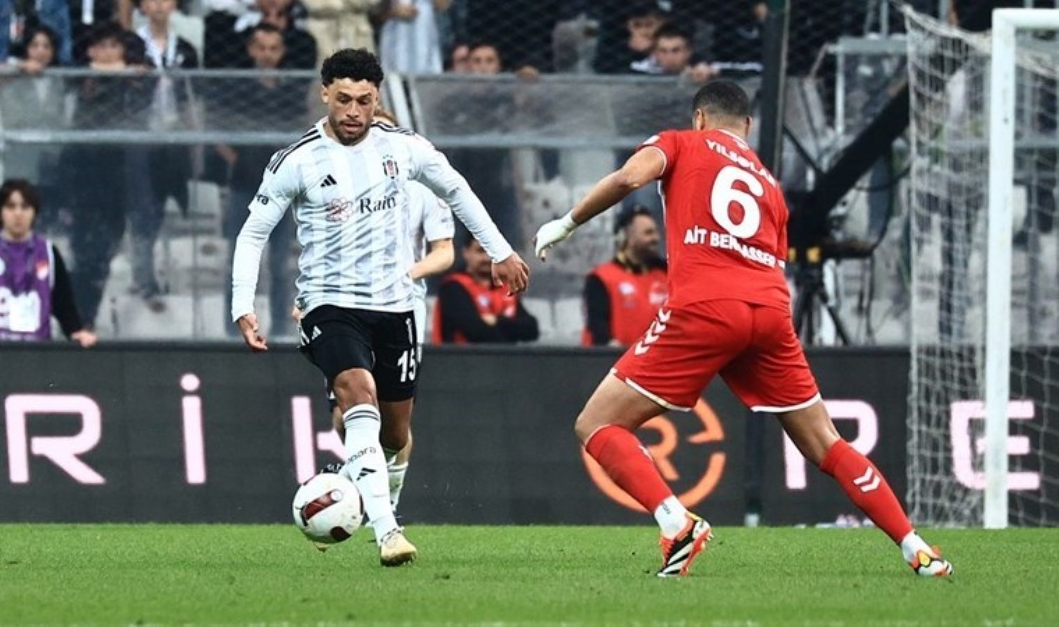 Alex Oxlade-Chamberlain’den Beşiktaş’a kötü haber!