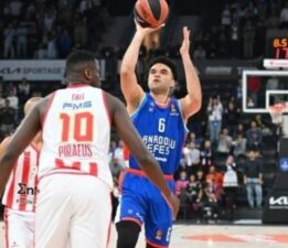 Anadolu Efes’ten muhteşem geri dönüş! Olympiakos evine eli boş dönüyor