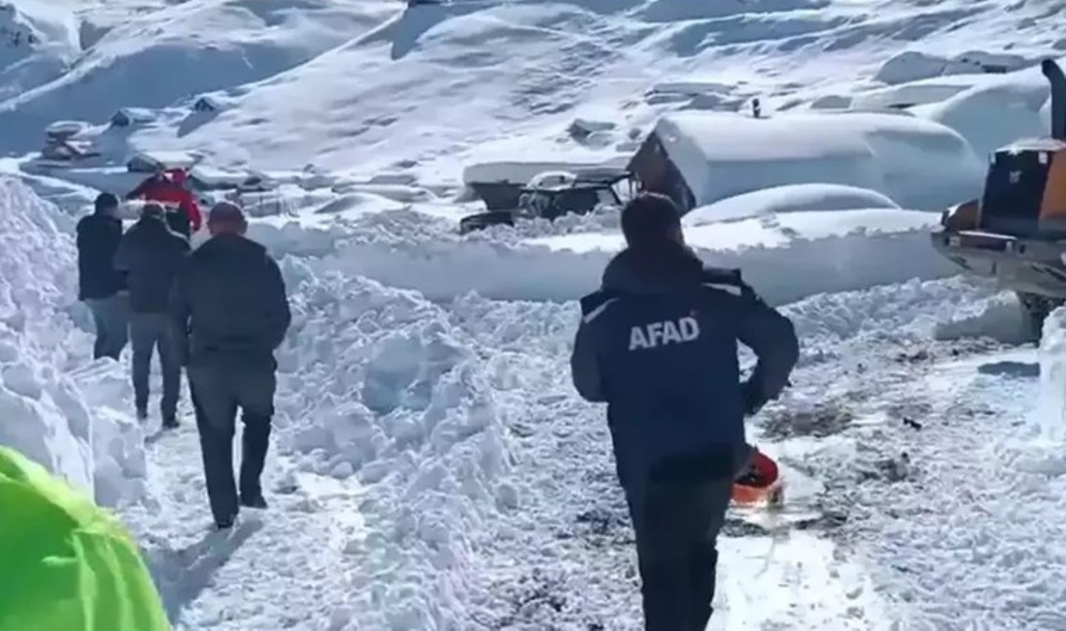 Artvin’de kar nedeniyle yaylada mahsur kalan 5 kişi kurtarıldı