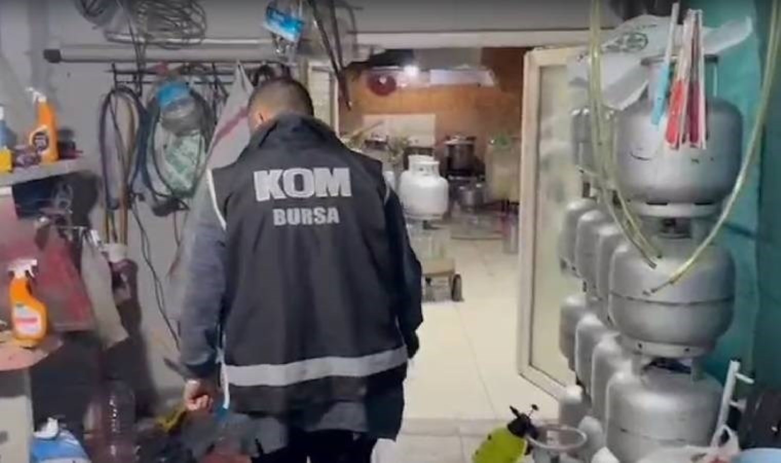 Bursa’da operasyon: 4 ton sahte içki ele geçirildi!