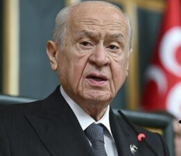 Devlet Bahçeli ne açıklayacak? Kürsüde dikkat çeken sözler: ‘Belki de ilk adımı atmış olacağım…’