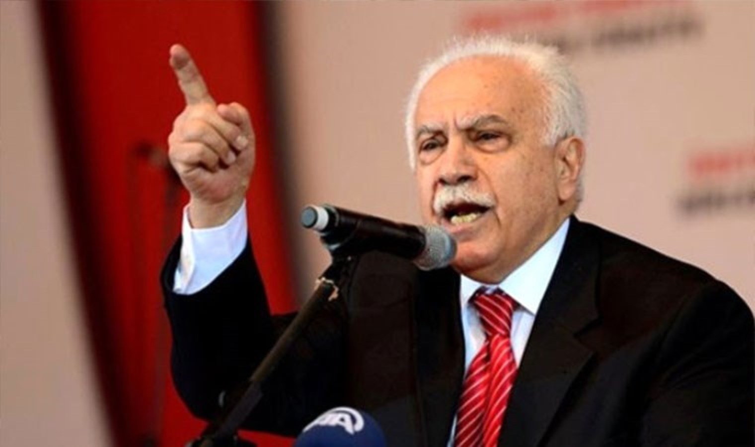 Doğu Perinçek’ten Bahçeli’nin Öcalan çağrısına: Pervasızlık, kendisine verilen rolü oynuyor