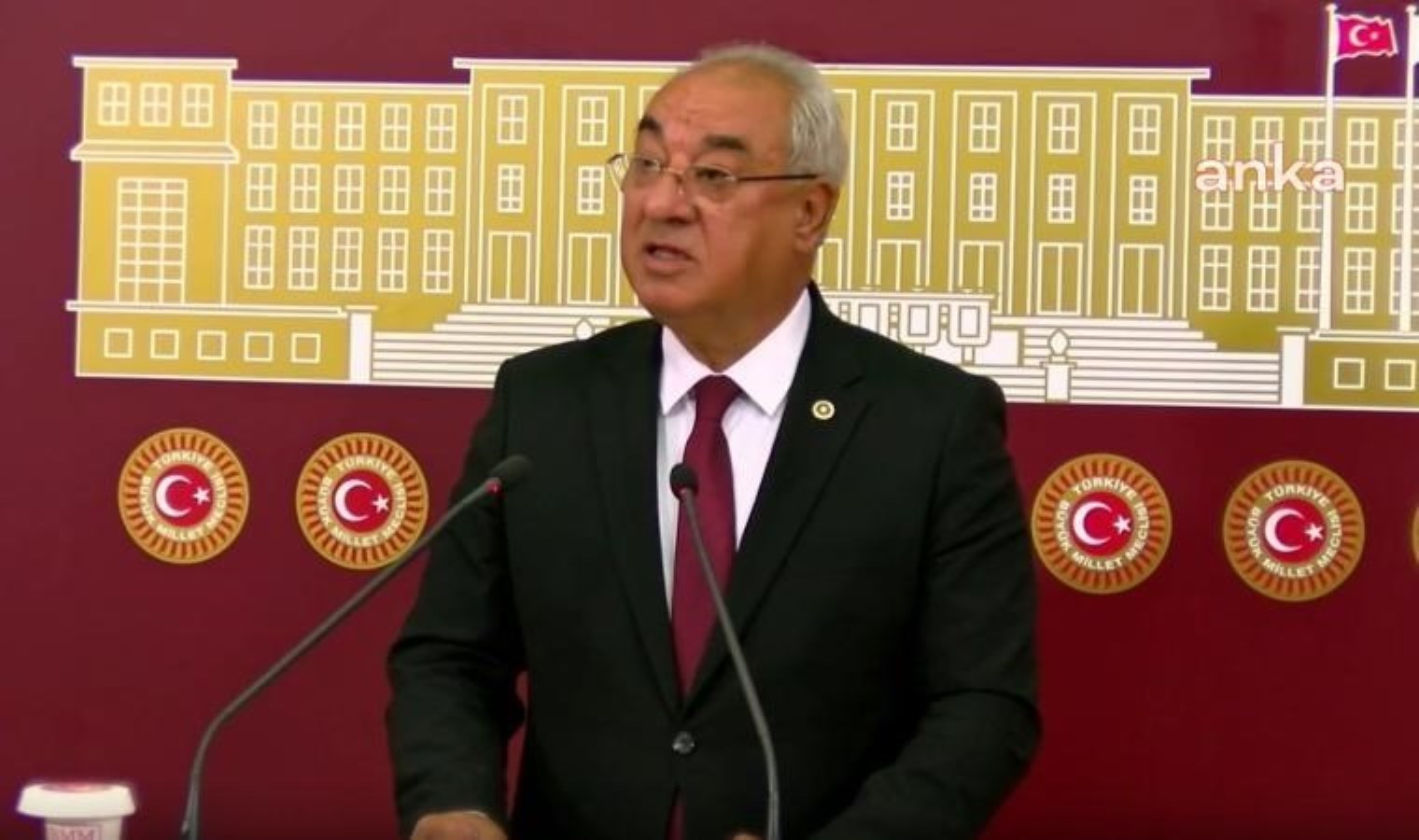 DSP Genel Başkanı Aksakal’dan Bahçeli’ye: “İmralı sakininin, Gazi Meclis’te PKK terör örgütüne teslim ol çağrısı yapmasını beklemesi, akıllara durgunluk verecek bir tutumdur”