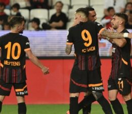 Galatasaraylı Dries Mertens Avrupa’ya damga vurdu!