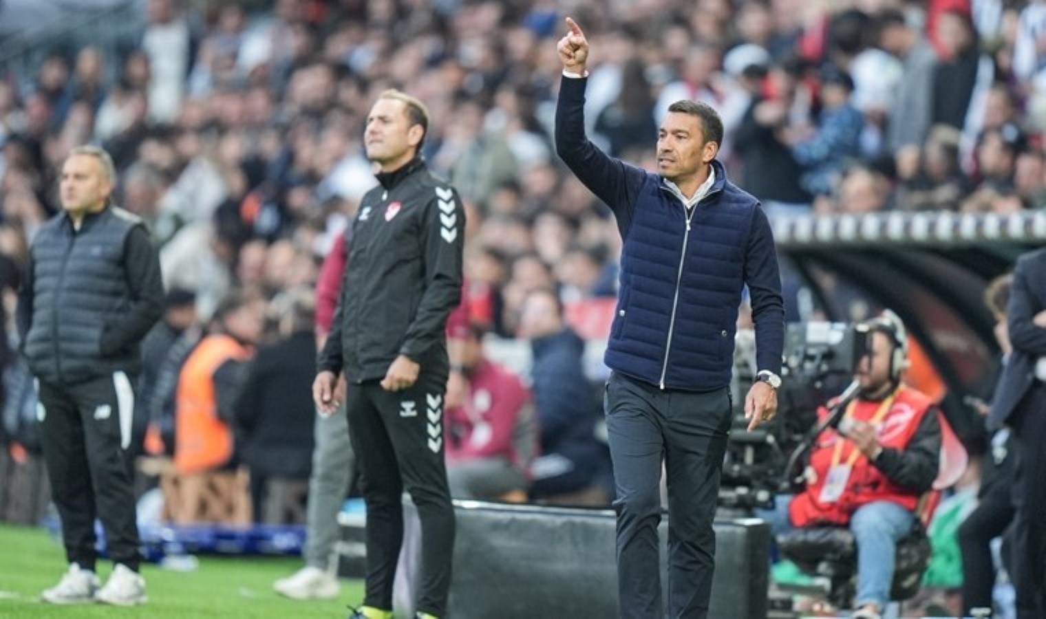 Giovanni van Bronckhorst’tan sakatlık açıklaması: ‘Lyon maçında olmayacak’