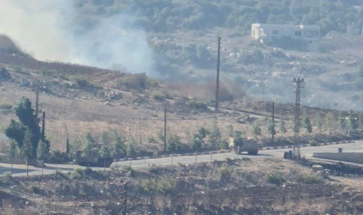 İsrail’e ait tanklar, Lübnan kasabasının eteklerine konuşlandı