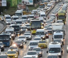 İstanbul trafiğinde ‘pazartesi’ etkisi: Yoğunluk yüzde 70 olarak ölçüldü!