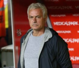 Jose Mourinho’dan flaş hakem açıklaması: ‘Biz attığımızda faul mü verilecek göreceğiz’