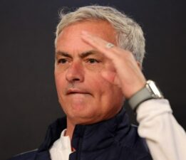 Jose Mourinho’dan spor yorumcularına gönderme: ‘Gazeteleri okuyacağım, haberleri takip edeceğim’