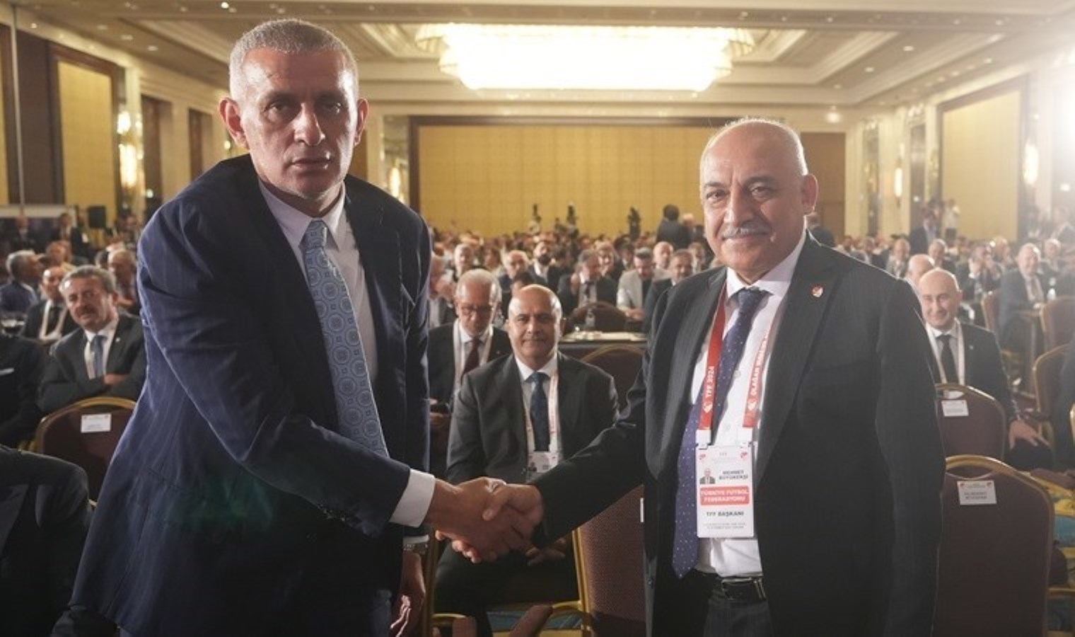 Mehmet Büyükekşi’den İbrahim Hacıosmanoğlu’nun yolsuzluk iddialarına cevap!