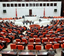 Saadet Partisi’nin ‘yenidoğan çetesi’ skandalına ilişkin verdiği önerisi AKP ve MHP oylarıyla reddedildi