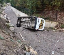 Samsun’da öğrenci servisi devrildi: 9 yaralı