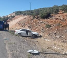 Sürücünün direksiyon hakimiyetini kaybettiği araç yoldan çıktı: 1 yaralı