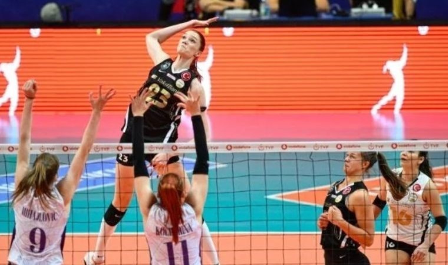 VakıfBank, Zeren Spor’a set vermedi!