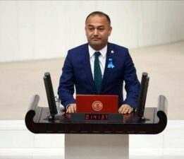 ‘Vergi artıyor, hizmet azalıyor, halk yoksullaşıyor’ diyerek paylaştı: Özgür Karabat’tan ‘bütçe’ değerlendirmesi