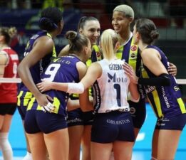 Voleybol derbisinde kazanan Fenerbahçe!