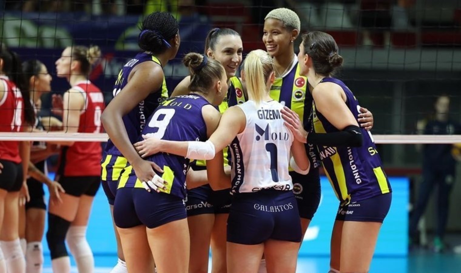 Voleybol derbisinde kazanan Fenerbahçe!