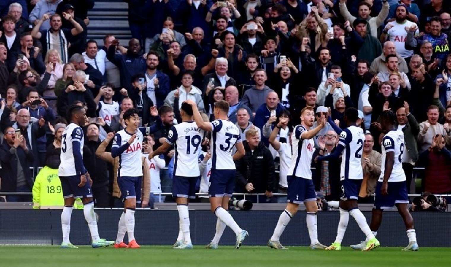 West Ham 10 kişi kaldı: Tottenham evinde farklı kazandı!