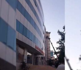 Yenidoğan skandalında adı geçen hastanenin tabelası söküldü