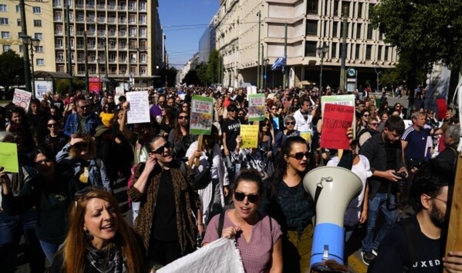 Yunanistan’da öğretmenler greve gitti