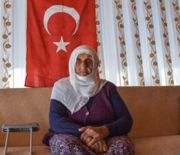 112 yaşındaki Güllü nine, Cumhuriyet’in 101. yılına şahitlik ediyor