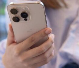 Apple, iPhone için yapay zeka özelliklerini devreye soktu