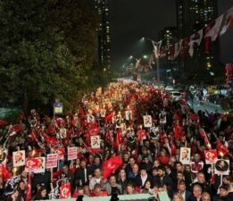 Ataşehir’de Cumhuriyet coşkusu: ‘Korkmuyoruz, yılmıyoruz, Cumhuriyetimize sahip çıkıyoruz’