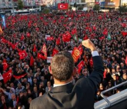 Belediye başkanı tutuklanan Esenyurt’ta siyasi partiler ‘Kayyuma geçit yok’ mitingi yaptı