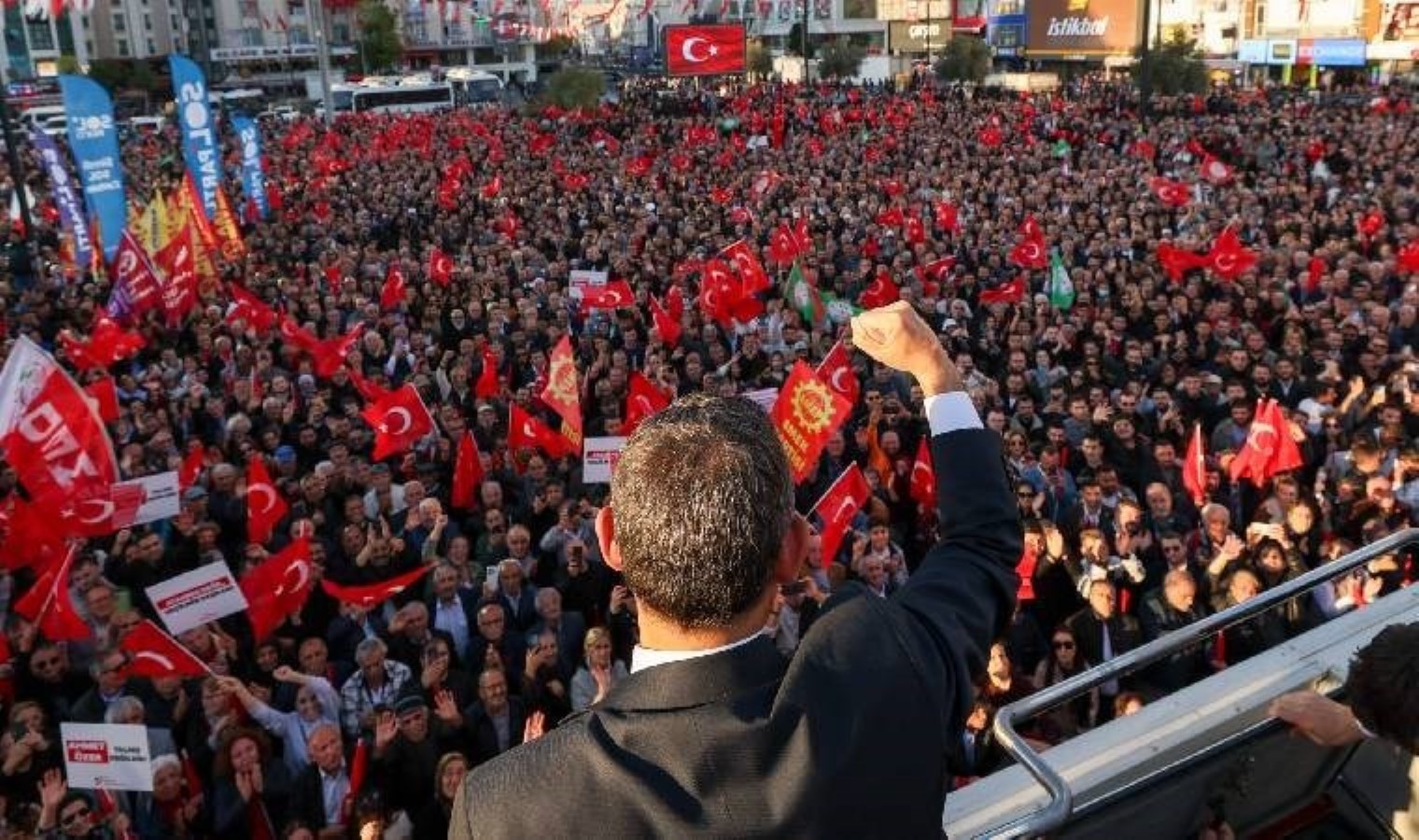 Belediye başkanı tutuklanan Esenyurt’ta siyasi partiler ‘Kayyuma geçit yok’ mitingi yaptı