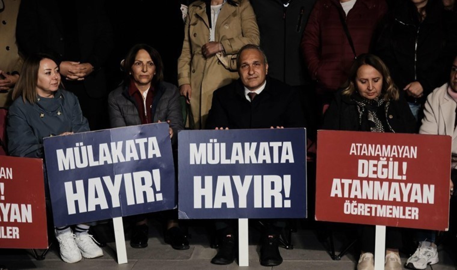 CHP’den Milli Eğitim Bakanlığı önünde oturma eylemi