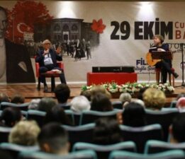 ‘Cumhuriyet’in Aydınlığı’ mısralarla melodileri buluşturdu