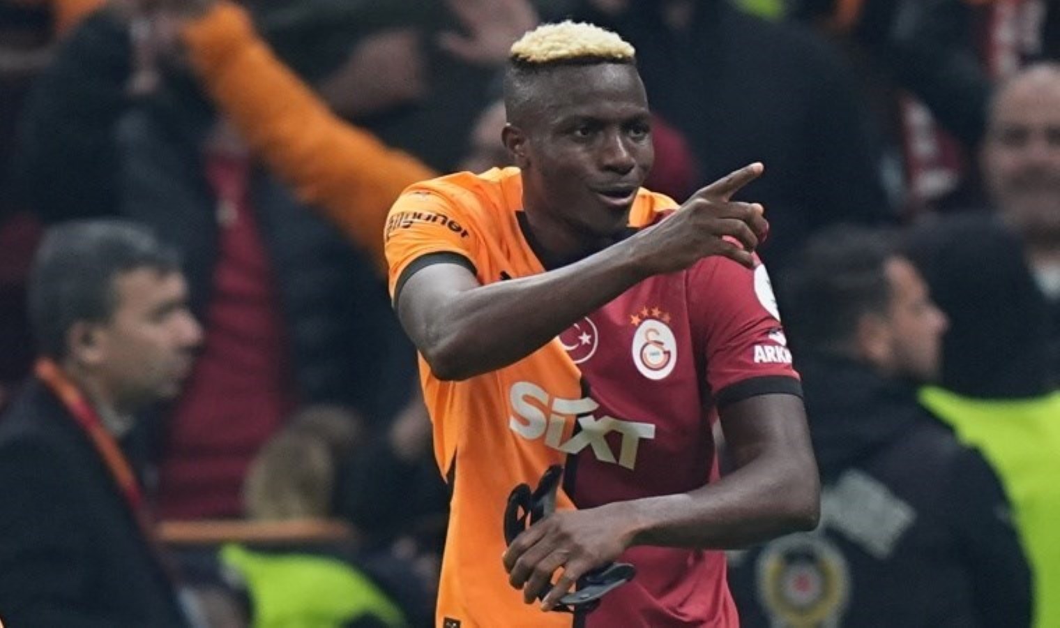 Devre arasında ayrılacağı iddia ediliyordu: Victor Osimhen’den transfer yanıtı!