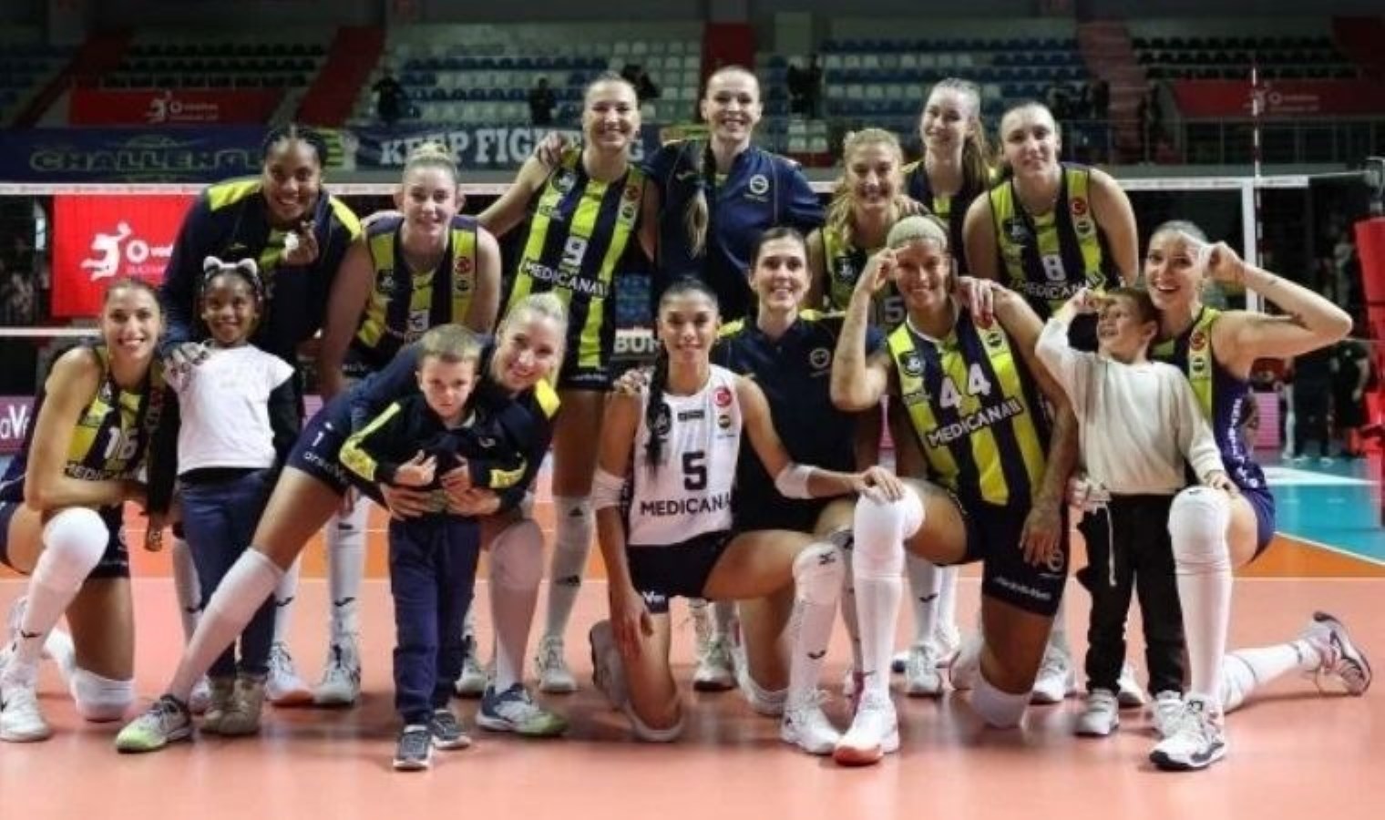 Fenerbahçe Medicana, Eczacıbaşı Dynavit’e set vermedi: 5’te 5