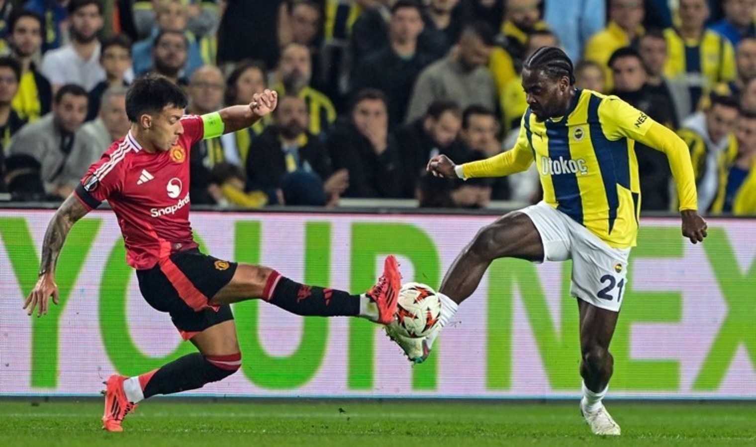 Fenerbahçe’ye kötü haber: Osayi Samuel, oyuna devam edemedi!