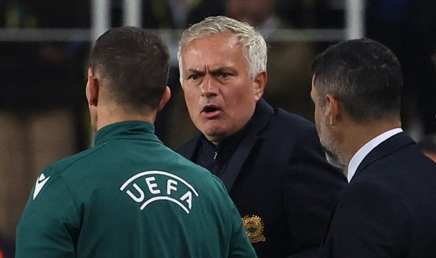 İngiliz basınında gündem Mourinho: ‘Sahayı terk etmesi bir asır sürdü’