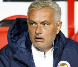 Jose Mourinho’dan İngiliz basınına flaş sözler: ‘Hiçbir şey kazanamamalarının bir sebebi var’