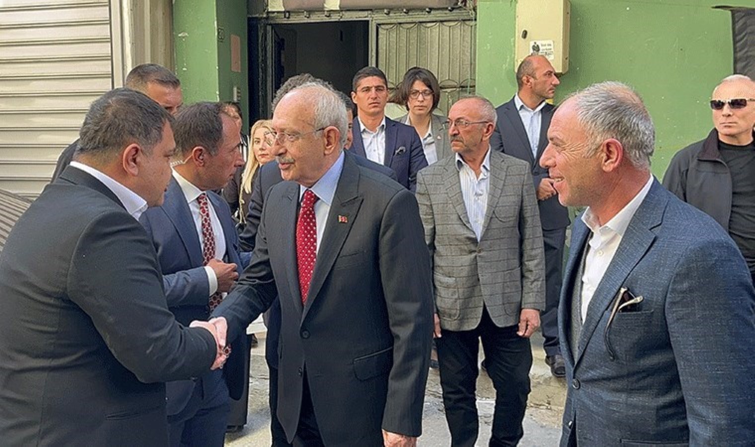 Kemal Kılıçdaroğlu, Sinan Ateş’in annesini ziyaret etti