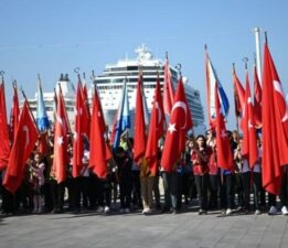 Kuşadası’nı Cumhuriyet Bayramı coşkusu sardı