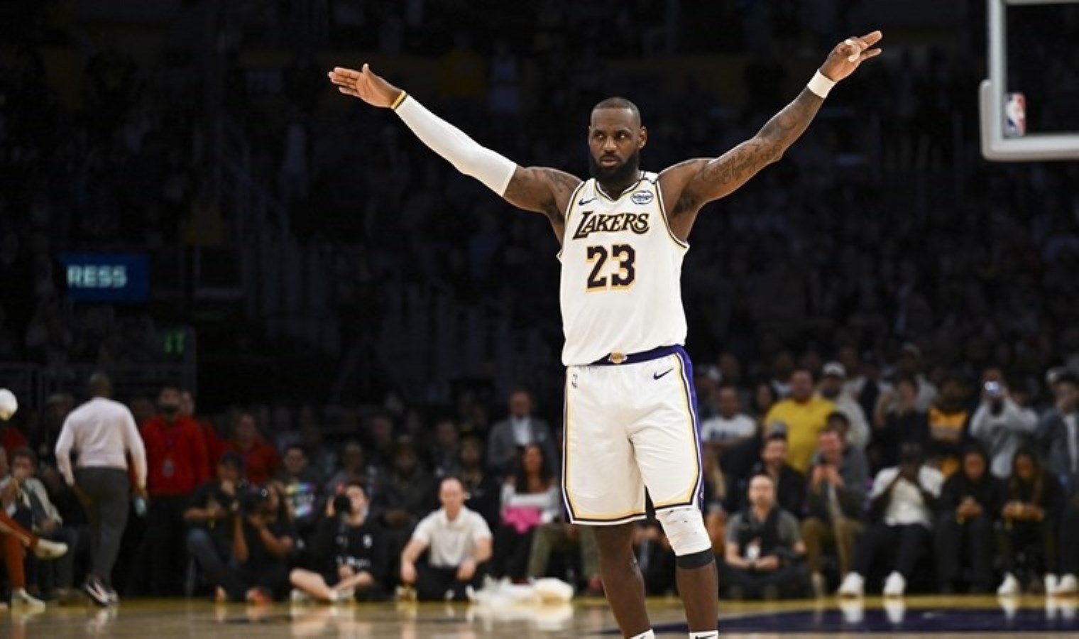 LeBron James’ten triple-double: Lakers’tan 3’te 3