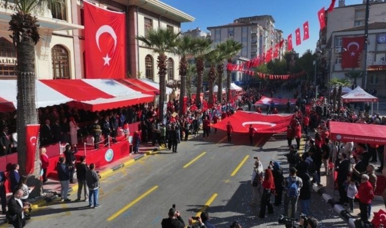 Manisa’da 101. yıla yakışır tören