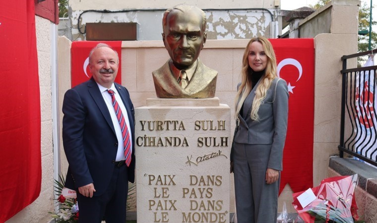 Paris Trabzonlular Derneği öncülüğünde Fransa’da ilk defa Atatürk büstü açıldı