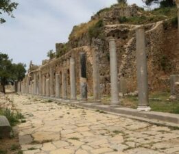 Syedra Antik Kenti’ndeki tiyatro gün yüzüne çıkarılıyor