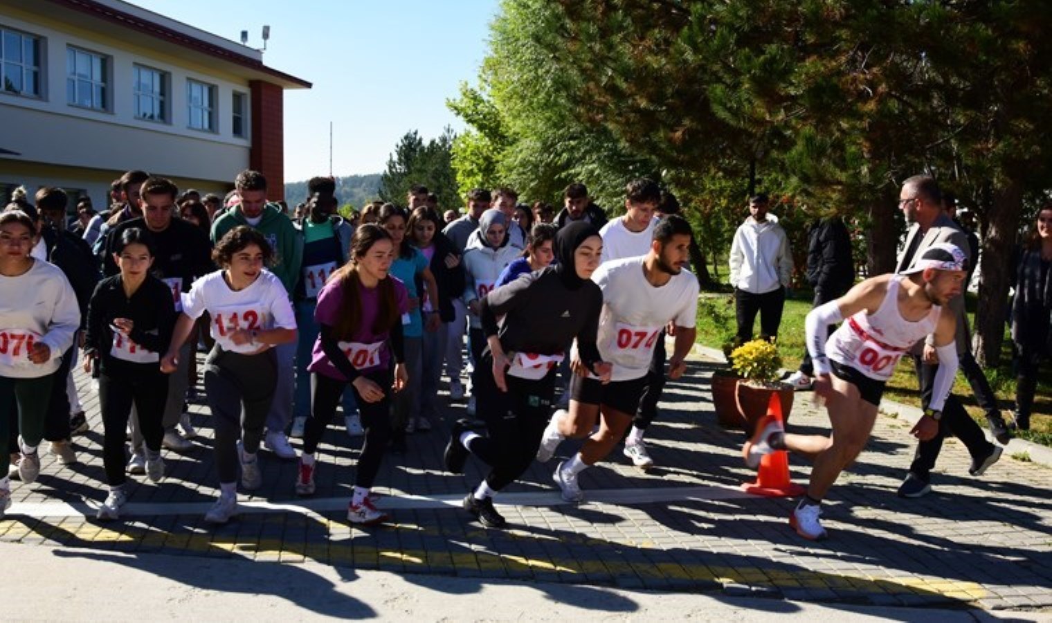 Üniversite öğrencilerinden 29 Ekim’de büyük jest: Cumhuriyet Bayramı için bin 923 metre koştular