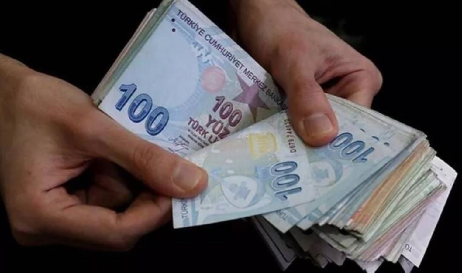 Ünlü ekonomistten asgari ücret ve dolar kuru açıklaması: Olası riskler gerçekleşmezse…