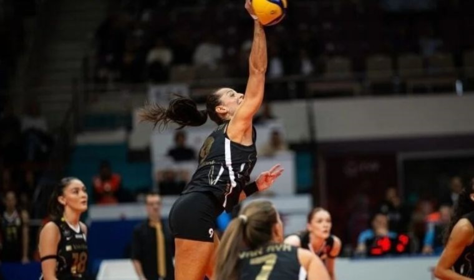 Vakıfbank, evinde net skorla galip