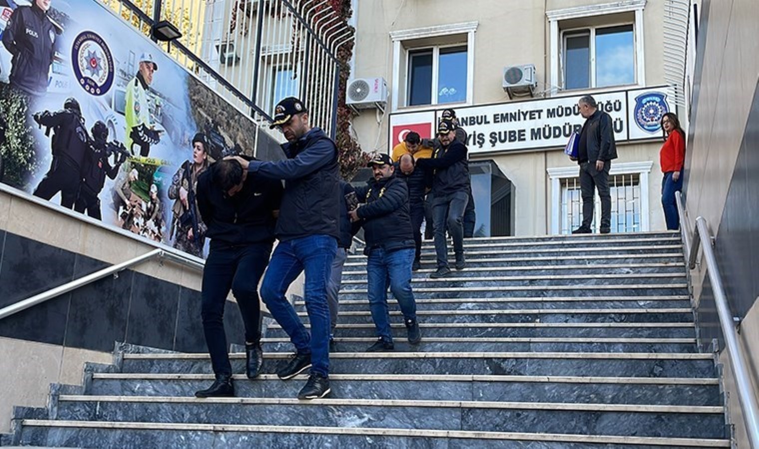 4 bin 150 bin liralık vurgun! ‘Telefon dolandırıcılarına’ İstanbul merkezli 4 ilde operasyon…