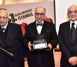 41. Uluslararası Tüyap İstanbul Kitap Fuarı’nda Yalvaç Ural için onur gecesi düzenlendi