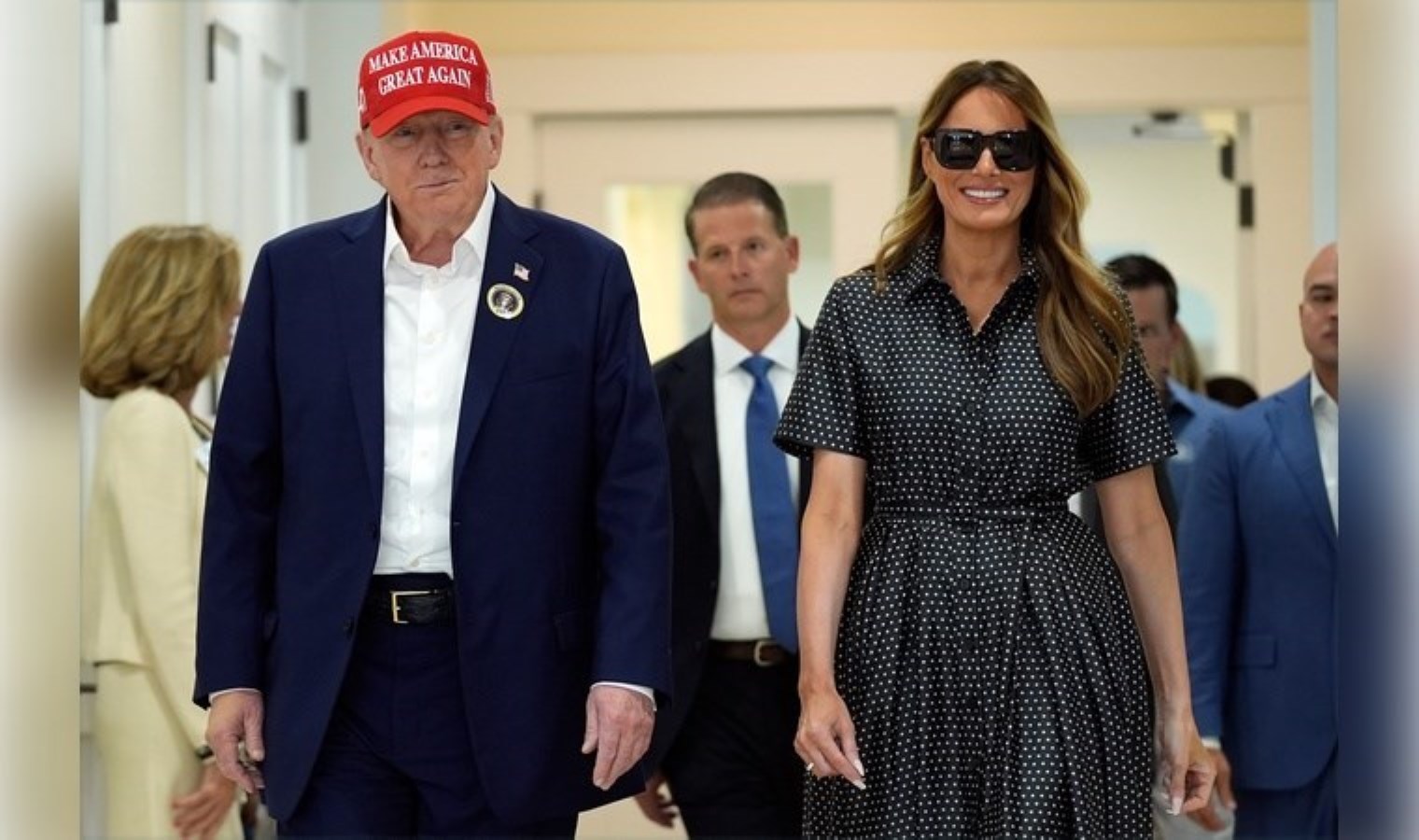 ABD’de seçim heyecanı: Trump, eşi Melania ile birlikte oyunu kullandı