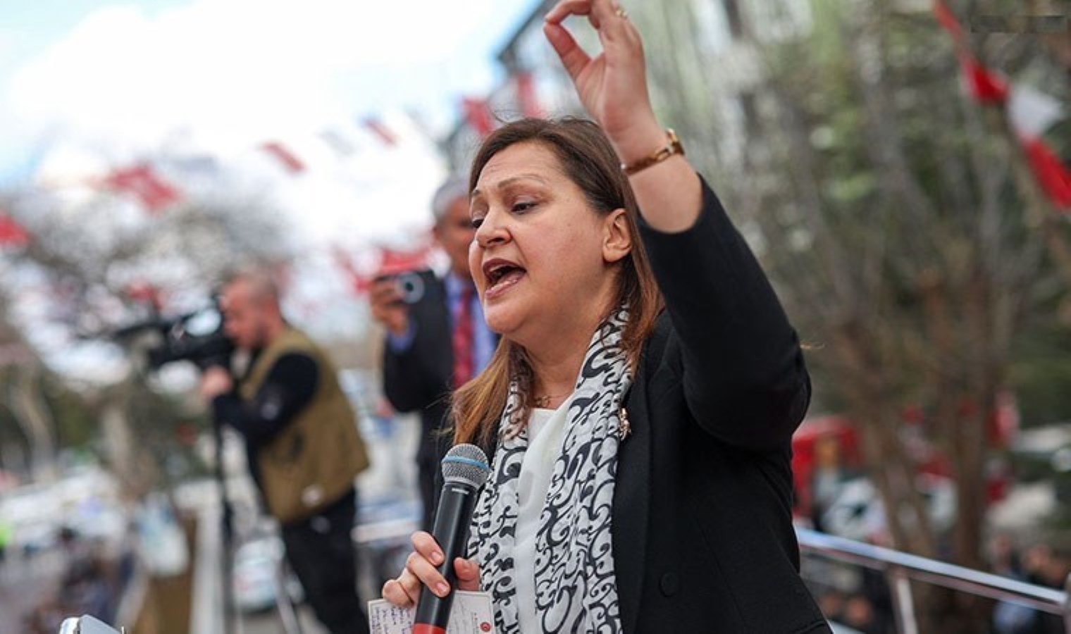 Burcu Köksal, kayyum karşıtı protestolara neden katılmadığını ‘açıkladı’: ‘Atatürk ile Cumhuriyet ile bayrak ile…’